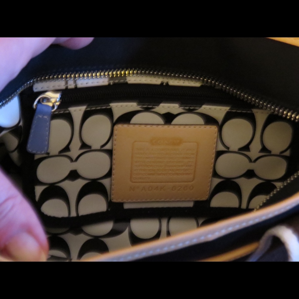 SOLD SOLD🆕💐👛Coach Mini Tote Hand Bag - Picture 7 of 7